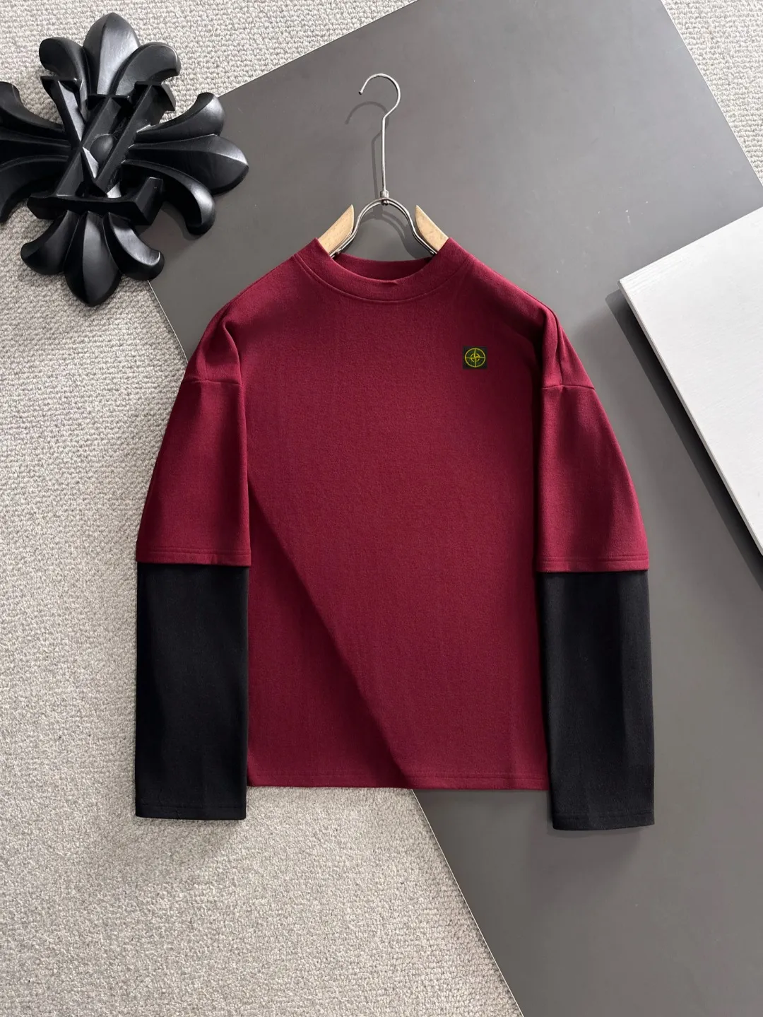 Next day shipment P360 Stone lsland/Stone Island Exclusively launches 25ss autumn and winter new products. Many stars share the same style. Craftsmanship that ordinary small workshops cannot copy. We are not afraid of any challenges in terms of materials, detail restoration and craftsmanship, just to provide you with wonderful products. Compare the top original versions at will. No expense is spared just to do better. Unique imported fabric feel. Purely imported German machine production. Precision operation. Thousands of needles density. Full set of new accessories with three standards for simultaneous customization. The upper body is versatile and fashionable. A perfect choice for autumn and winter, a must-have item. Size chart: M to XL (or state your height and weight when placing an order)